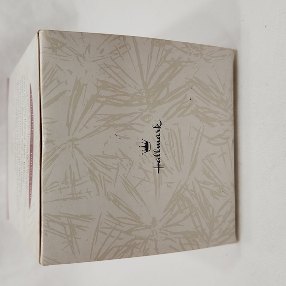 Hallmark Holiday Barbie Ornament 1995 - Picture 6 of 6